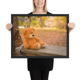 Tableau Ours Peluche Orange sur un Banc