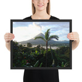 Tableau tropical le volcan en eruption