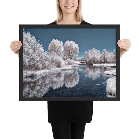 Tableau Paysage de Sapin et Neige sur Lac Glacé